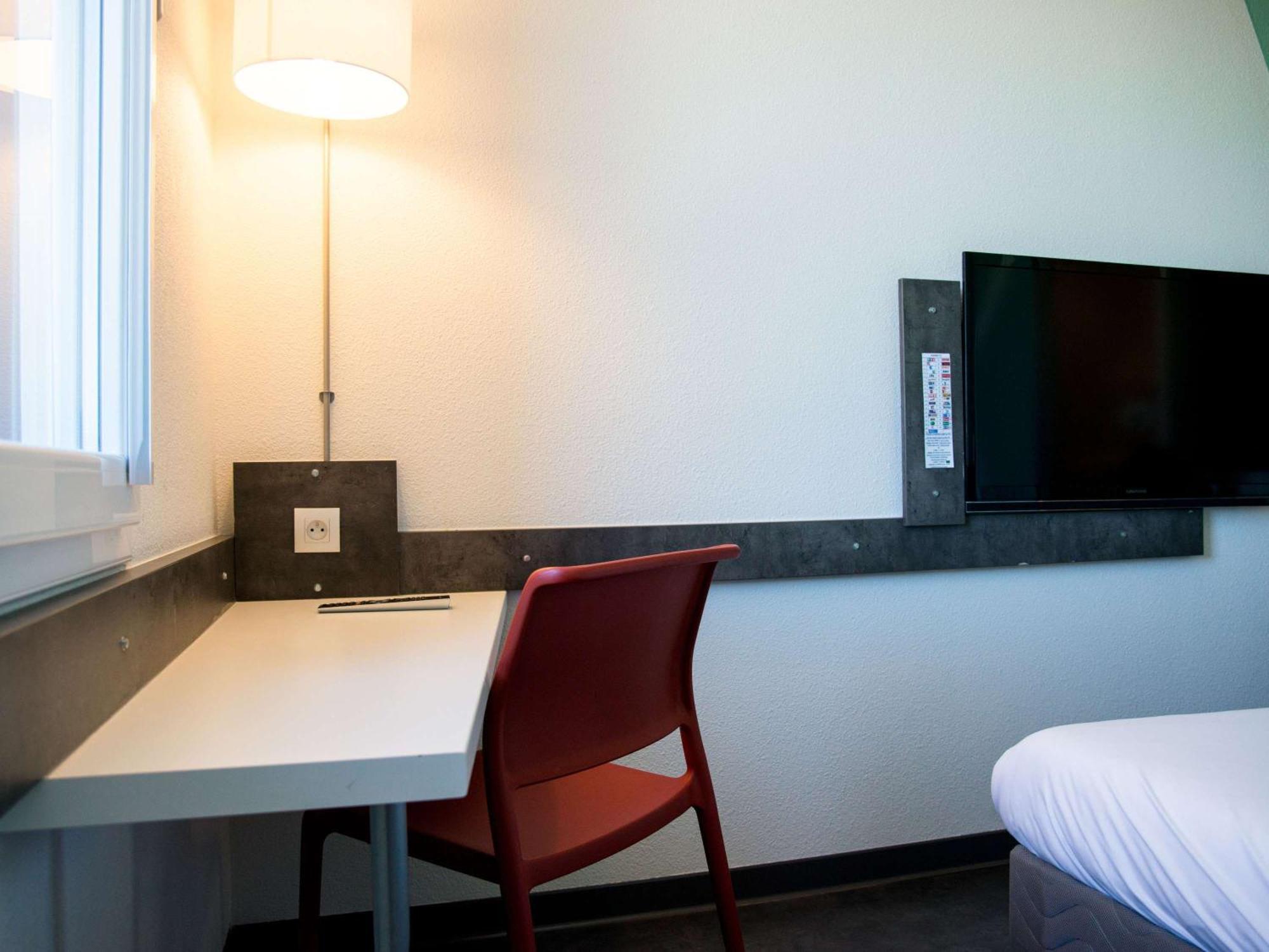 Ibis Budget Archamps Porte De Geneve Bagian luar foto