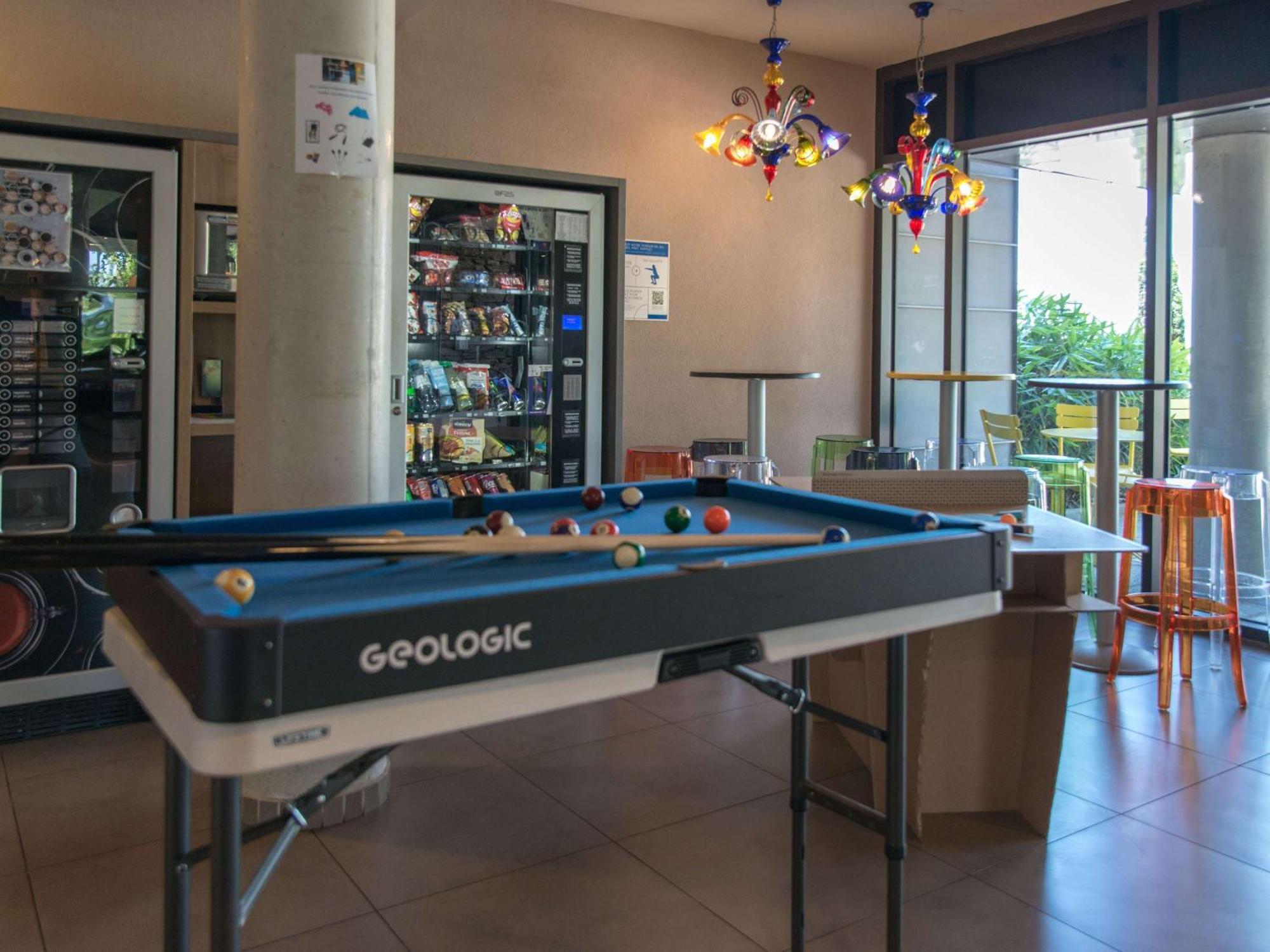 Ibis Budget Archamps Porte De Geneve Bagian luar foto