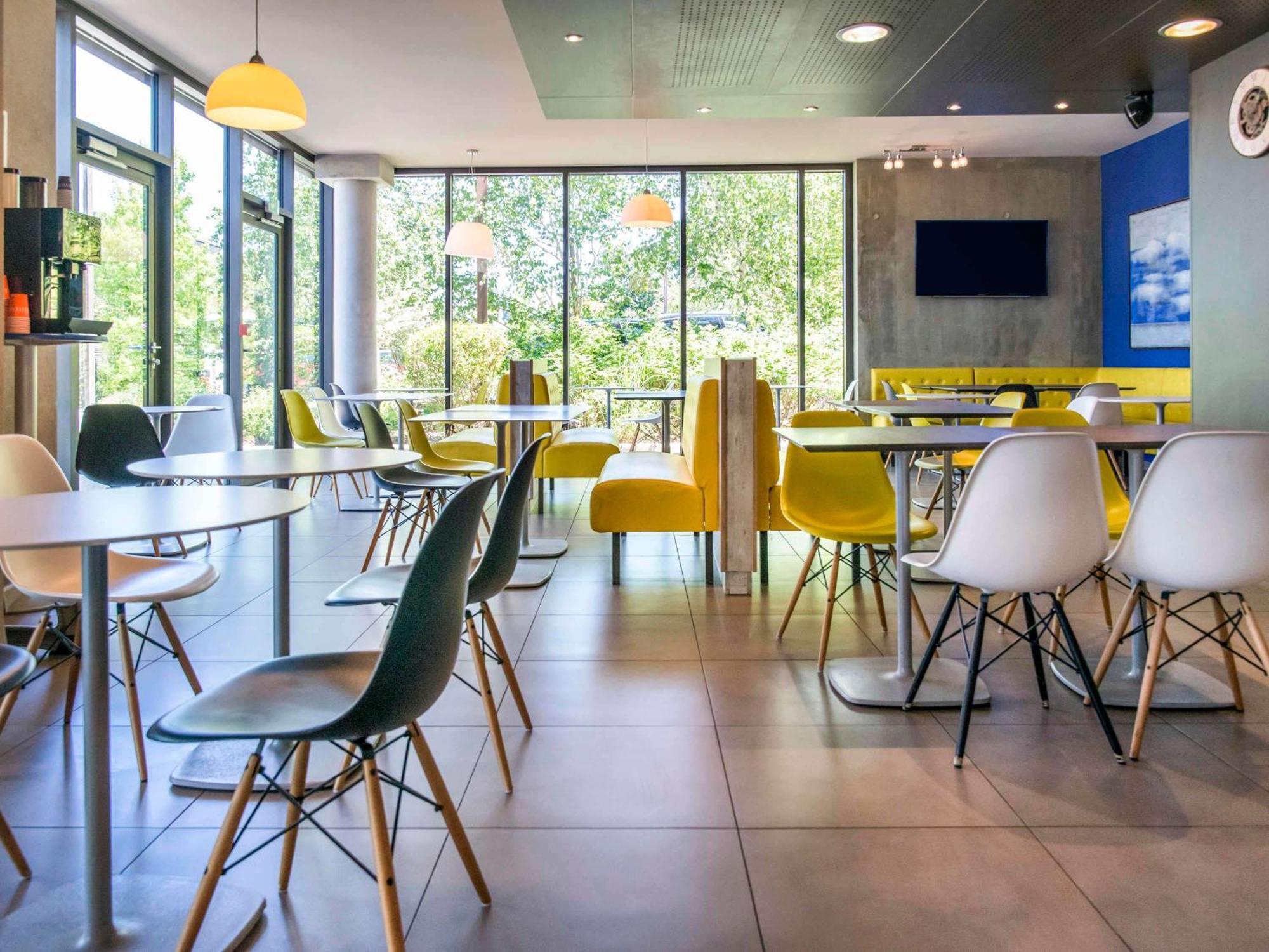 Ibis Budget Archamps Porte De Geneve Bagian luar foto