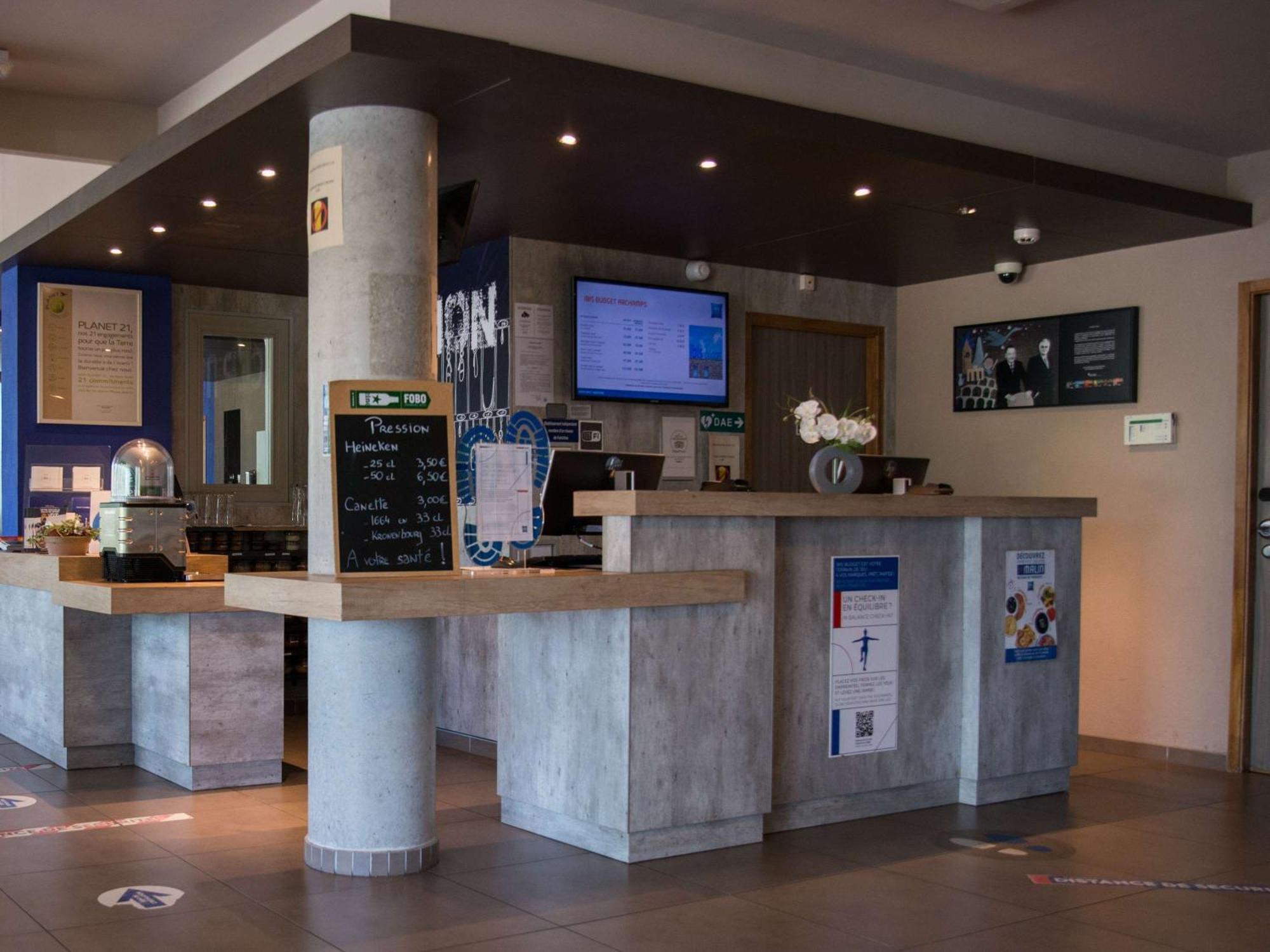 Ibis Budget Archamps Porte De Geneve Bagian luar foto