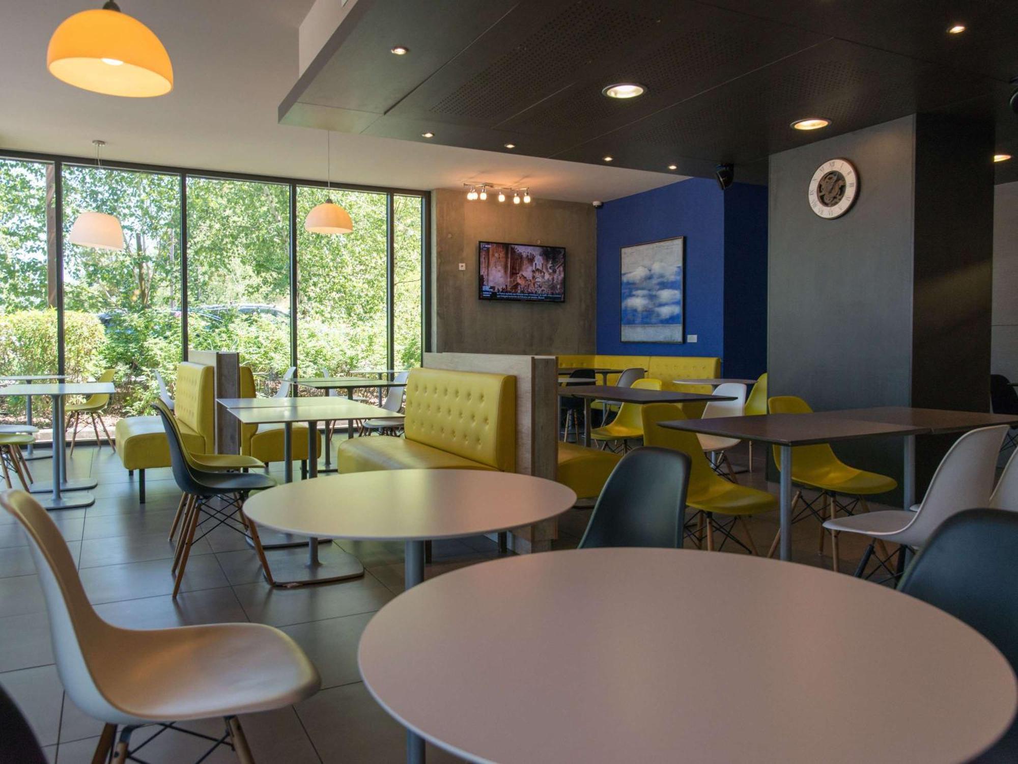 Ibis Budget Archamps Porte De Geneve Bagian luar foto