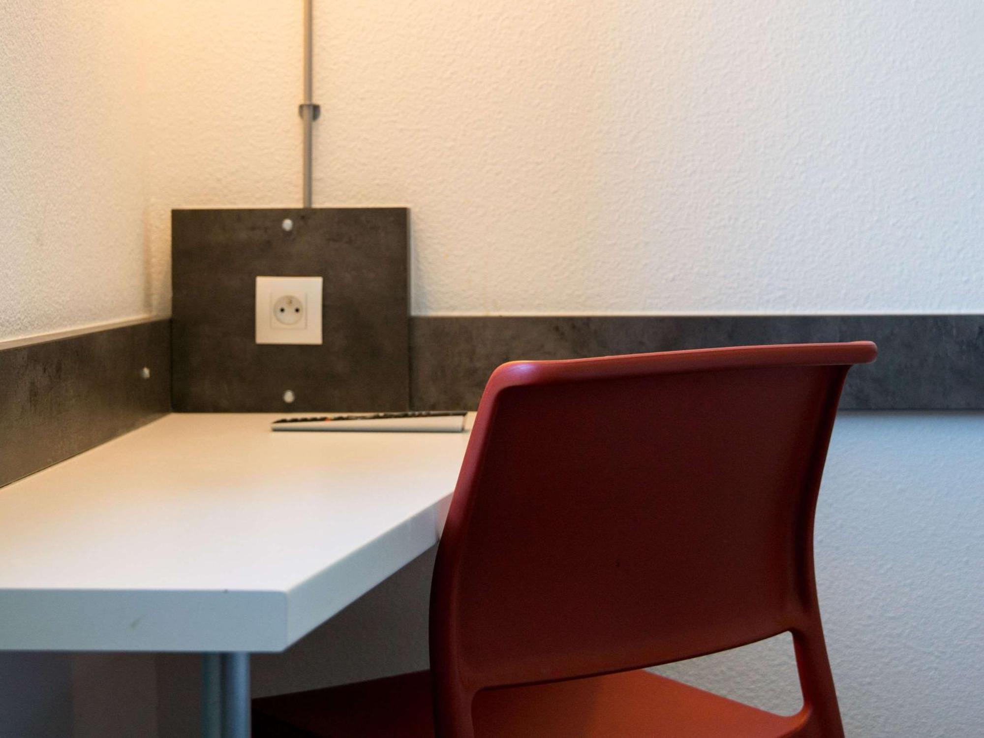 Ibis Budget Archamps Porte De Geneve Bagian luar foto