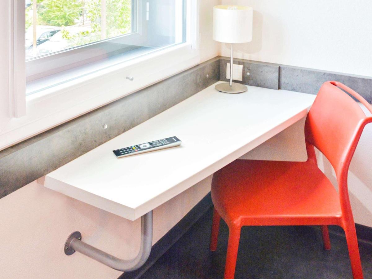 Ibis Budget Archamps Porte De Geneve Bagian luar foto